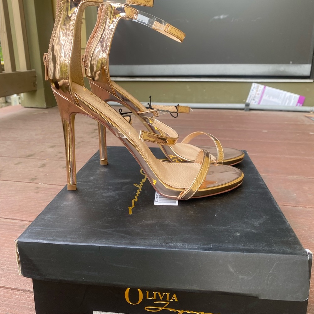 Olivia Ferguson forever 21 style:candice high heels